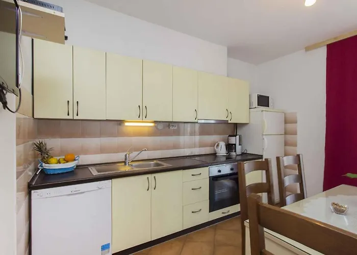 Slatine 6 Трогір